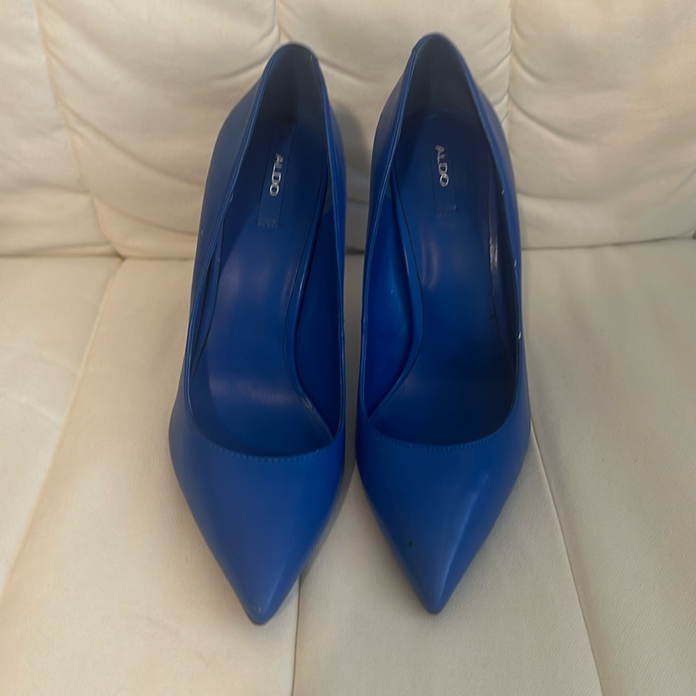 Beautiful blue heels Aldo